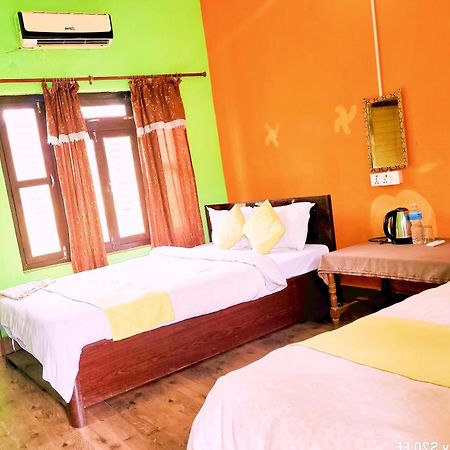 Hotel Butterfly - Peaceful Garden For Nature Lovers Sauraha Exterior foto