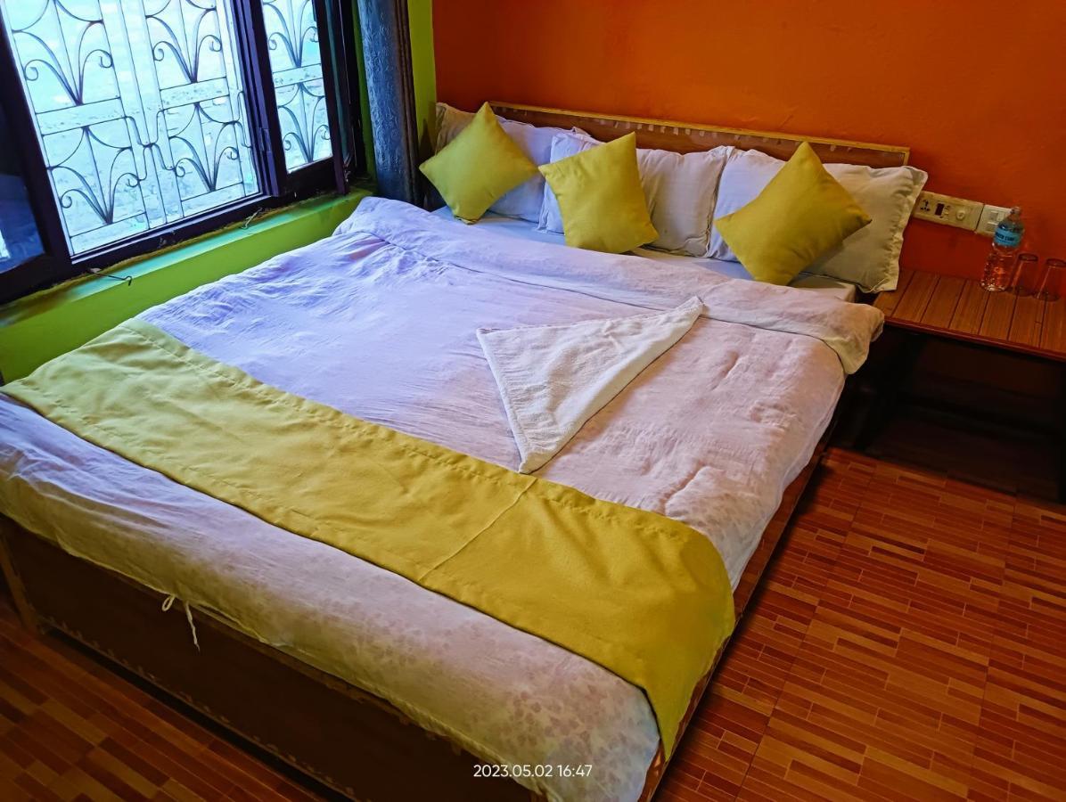 Hotel Butterfly - Peaceful Garden For Nature Lovers Sauraha Exterior foto