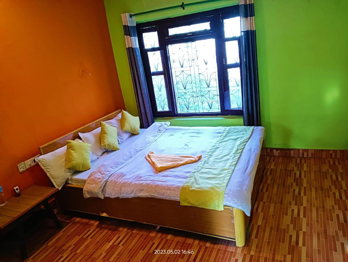 Hotel Butterfly - Peaceful Garden For Nature Lovers Sauraha Exterior foto