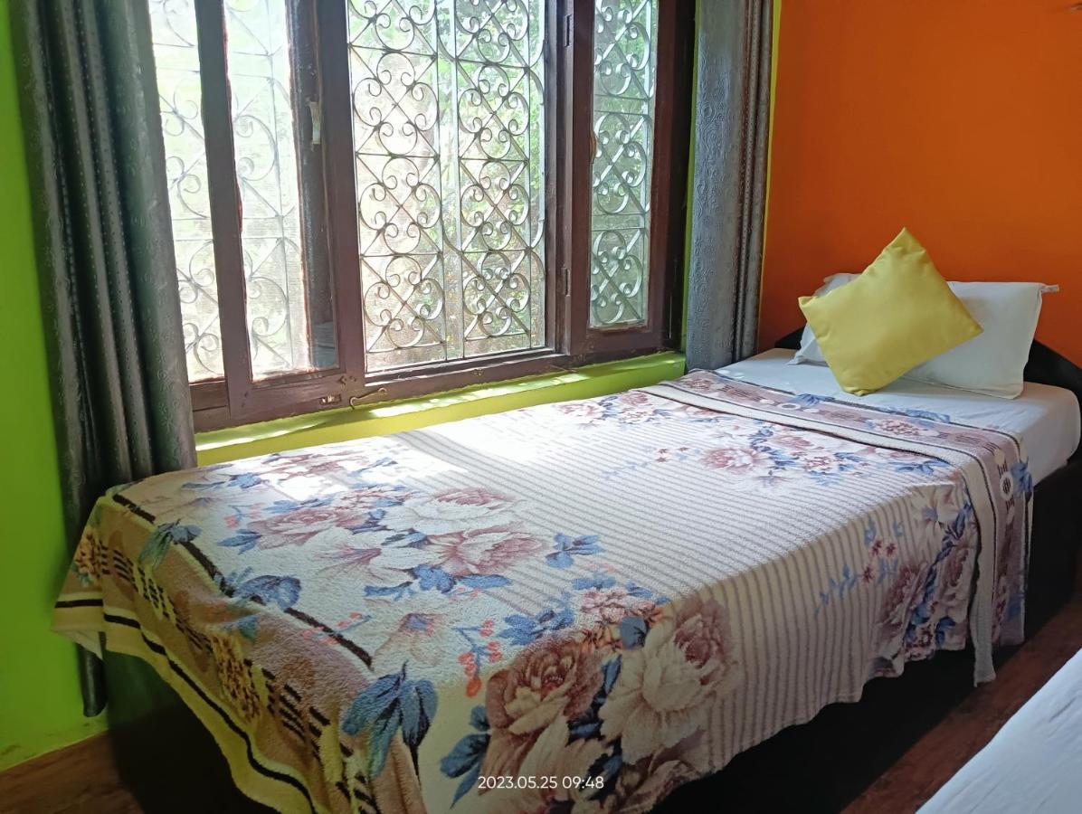 Hotel Butterfly - Peaceful Garden For Nature Lovers Sauraha Exterior foto