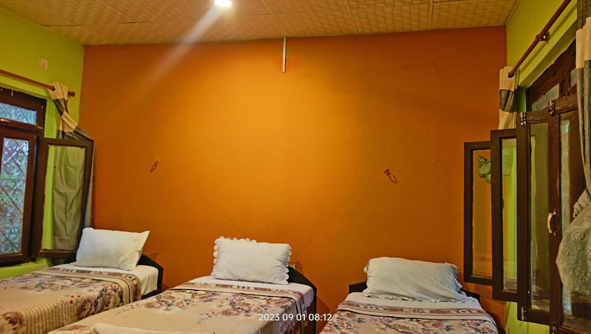 Hotel Butterfly - Peaceful Garden For Nature Lovers Sauraha Exterior foto