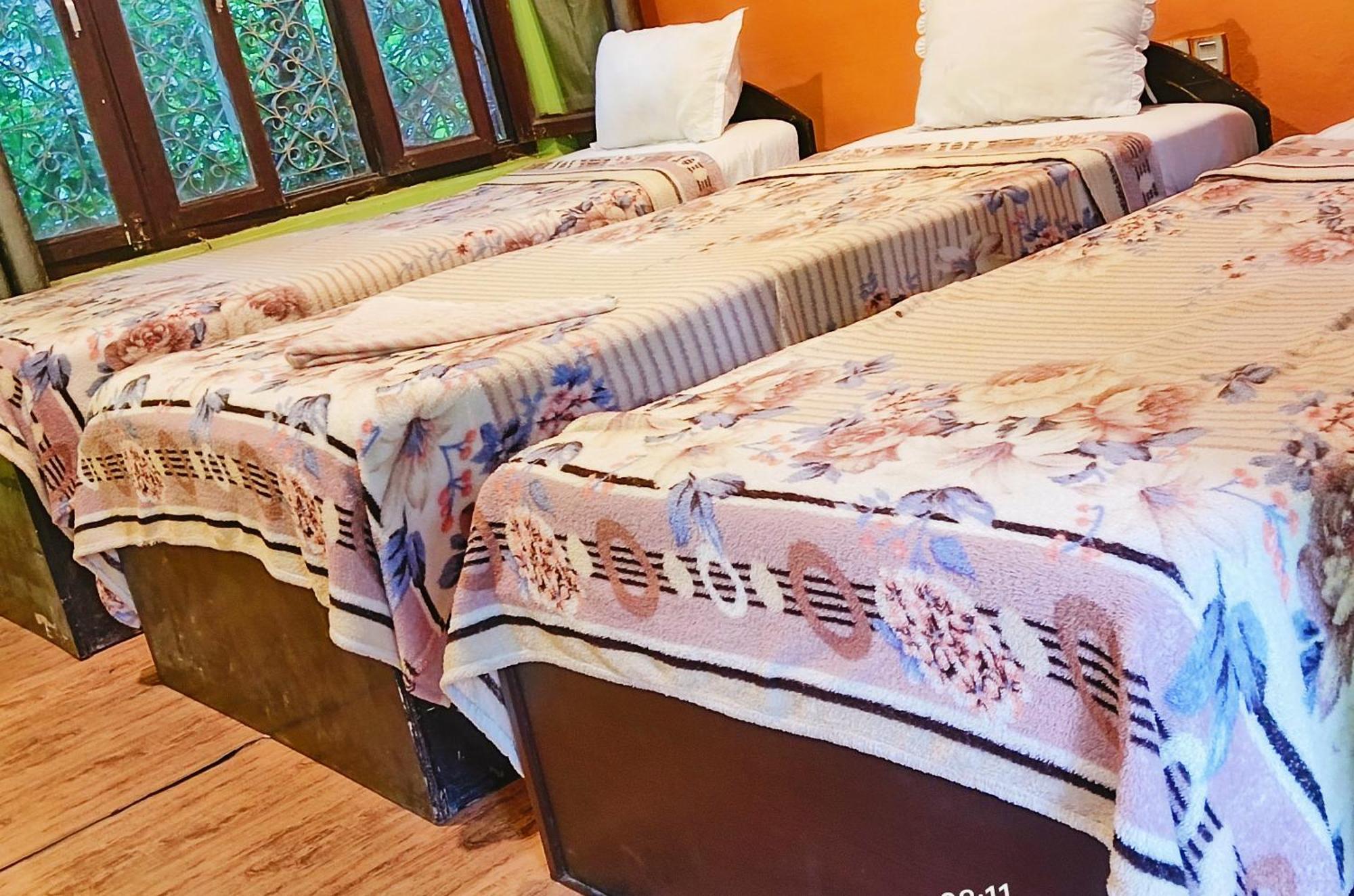 Hotel Butterfly - Peaceful Garden For Nature Lovers Sauraha Exterior foto