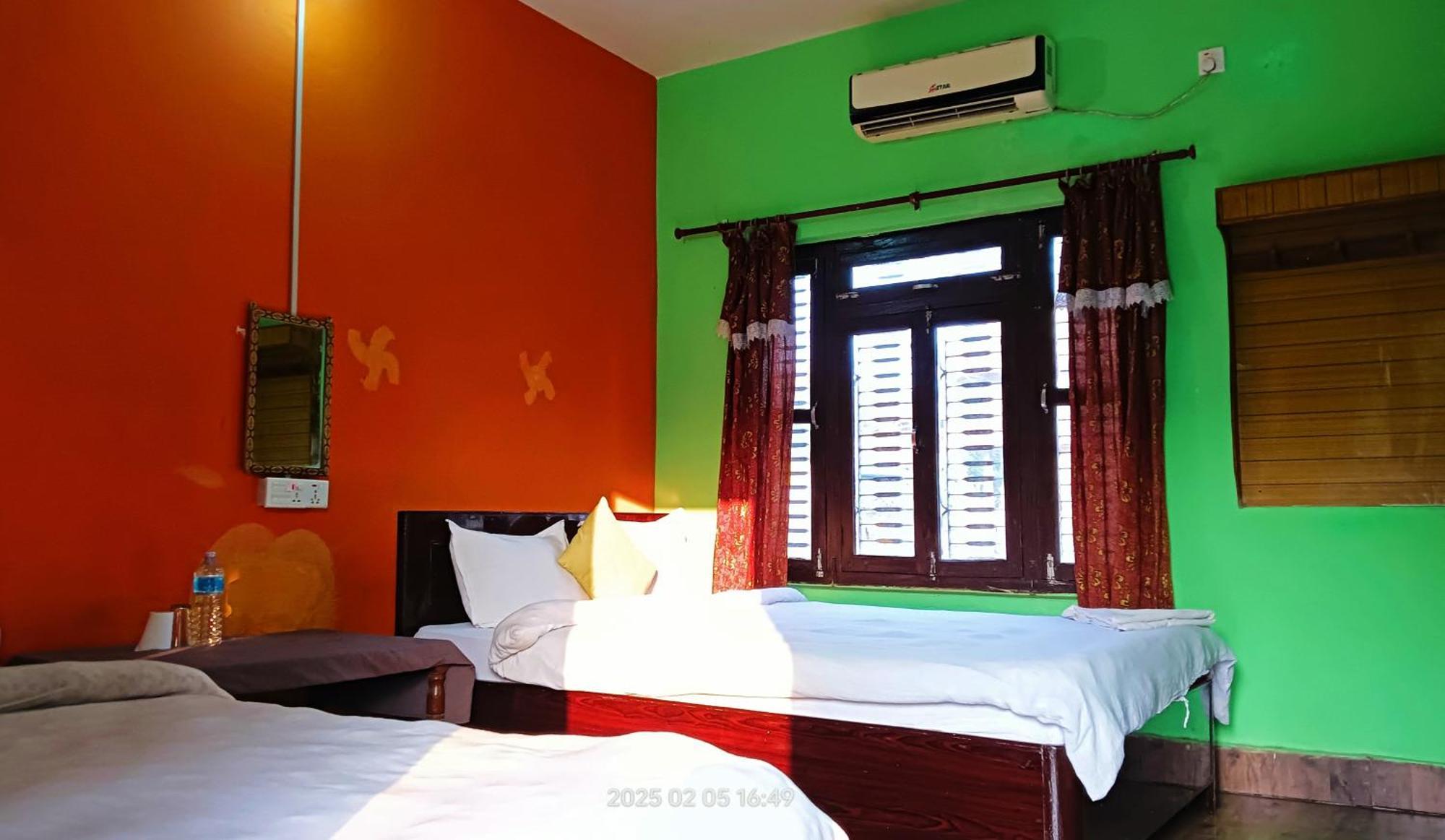 Hotel Butterfly - Peaceful Garden For Nature Lovers Sauraha Exterior foto