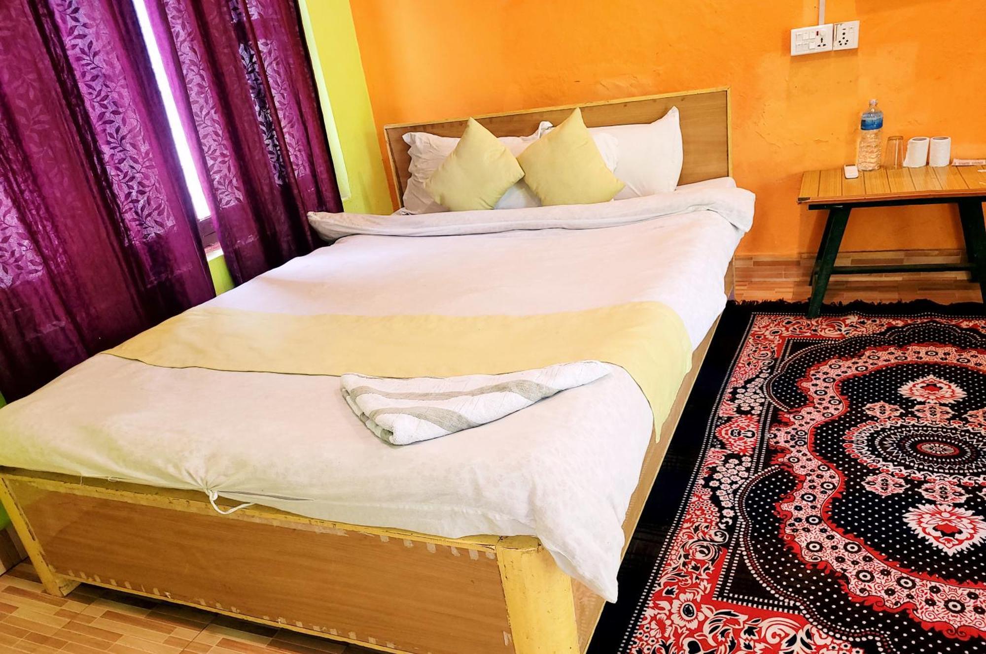 Hotel Butterfly - Peaceful Garden For Nature Lovers Sauraha Exterior foto