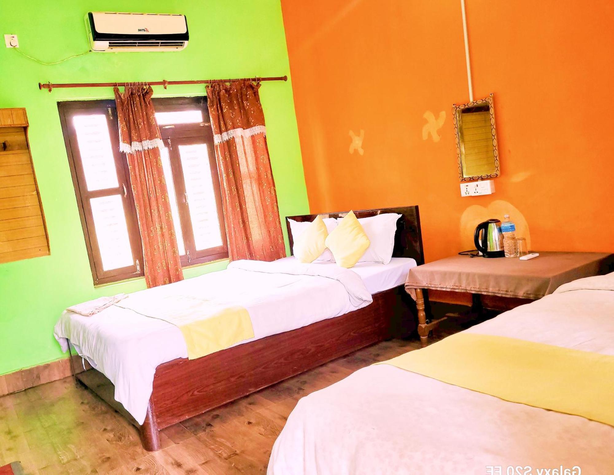 Hotel Butterfly - Peaceful Garden For Nature Lovers Sauraha Exterior foto