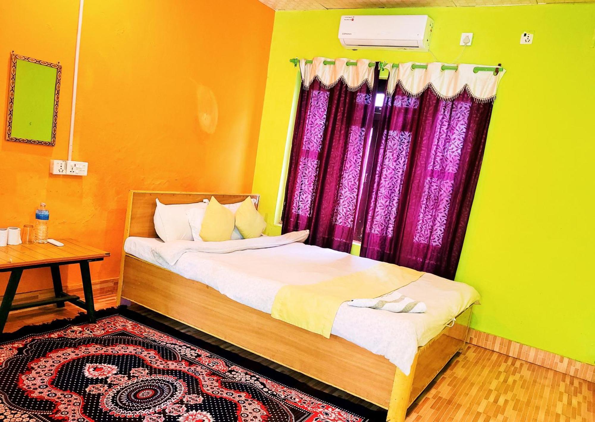 Hotel Butterfly - Peaceful Garden For Nature Lovers Sauraha Exterior foto
