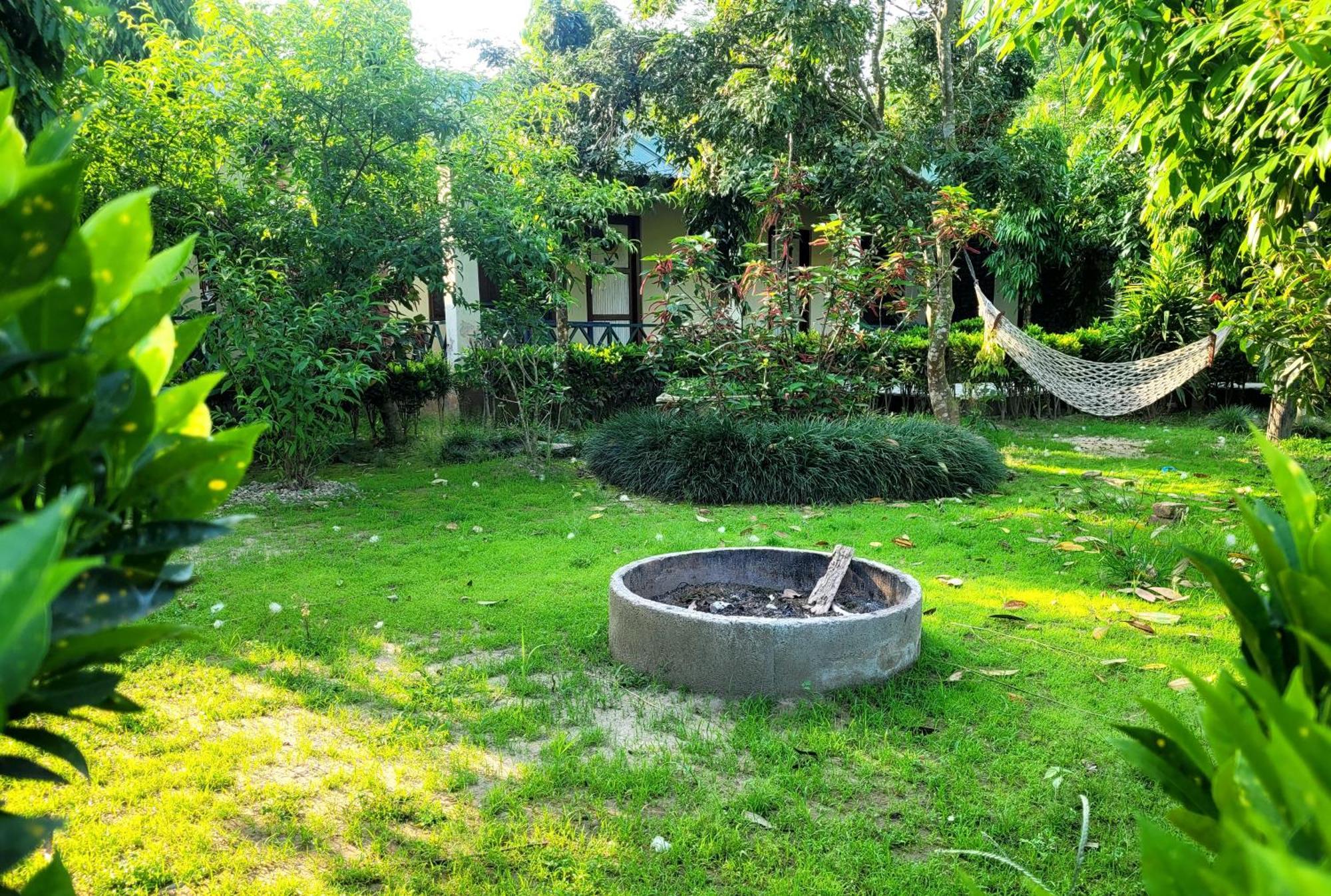 Hotel Butterfly - Peaceful Garden For Nature Lovers Sauraha Exterior foto